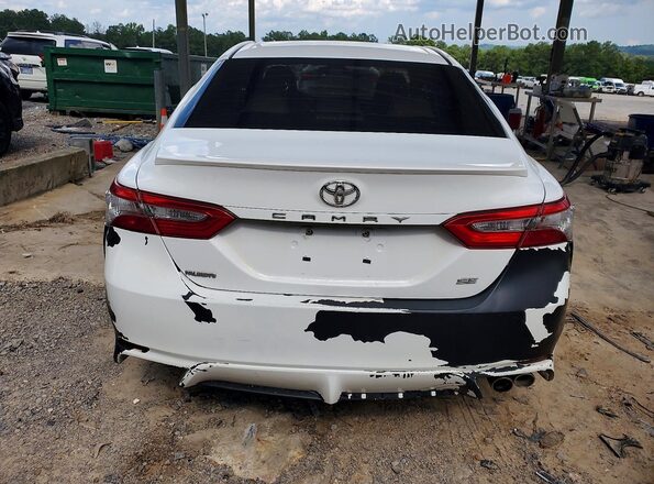 4T1B11HK2JU085785 2018 TOYOTA CAMRY White Front interior view