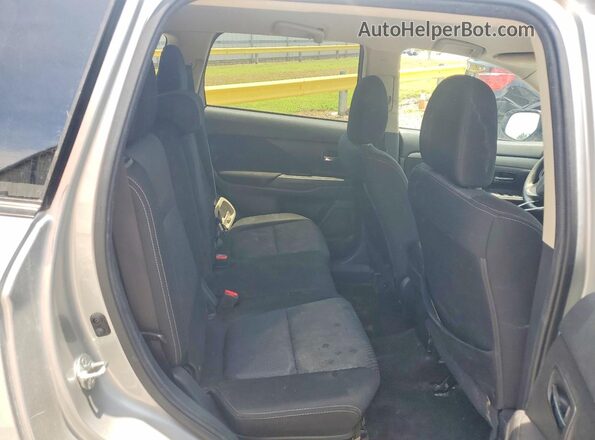 JA4AZ3A33JZ052959 2018 MITSUBISHI OUTLANDER Серебряный Вид подкапотного пространства