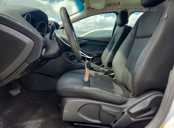 1FADP3E23GL395590 2016 FORD FOCUS White Вид панелі приладів