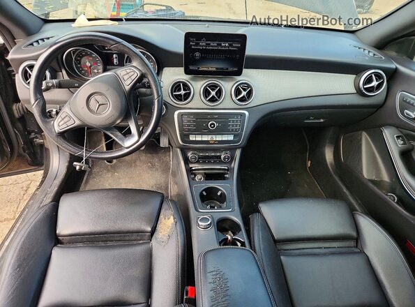 WDDSJ4GBXKN722558 2019 MERCEDES-BENZ CLA-CLASS Black ხელსაწყოთა პანელის ხედი
