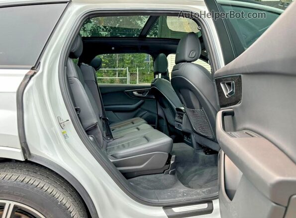 WA1LXBF74ND009142 2022 AUDI Q7 White Вид задніх сидінь