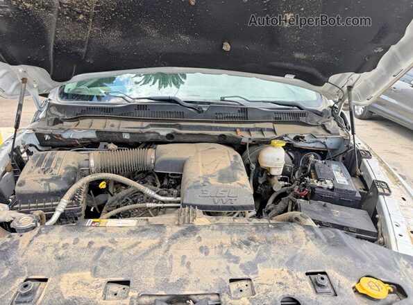 1C6RR7KG0NS209645 2022 RAM 1500 White Widok wnętrza z przodu
