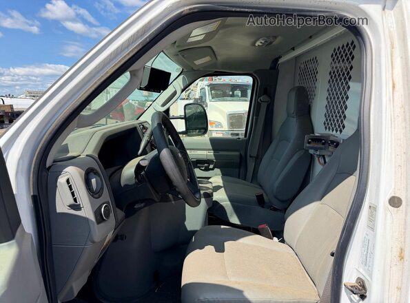1FDWE3FNXRDD18161 2024 FORD ECONOLINE White წინა სალონის ხედი