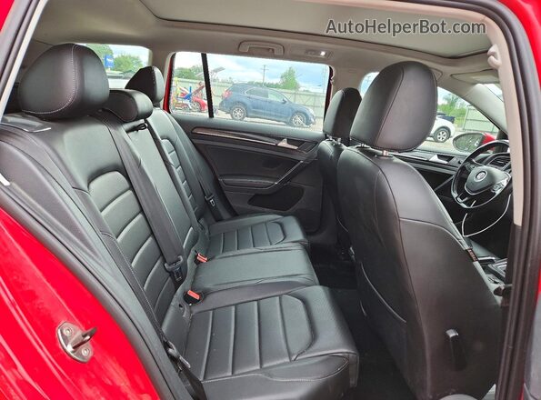 3VWC17AUXHM500905 2017 VOLKSWAGEN GOLF Красный Вид задней части салона