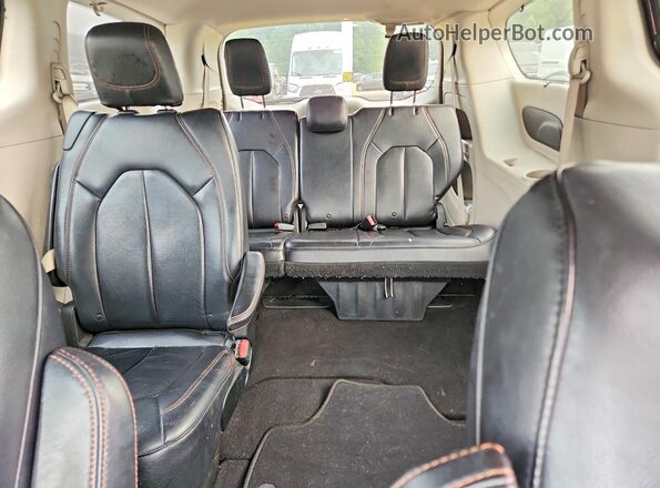 2C4RC1BG3JR126407 2018 CHRYSLER PACIFICA Purple Вид задньої частини салону