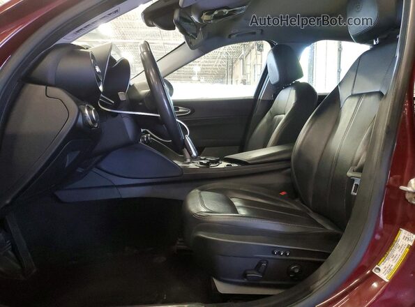 ZARFAEDN8H7558407 2017 ALFA ROMEO GIULIA Maroon Widok deski rozdzielczej