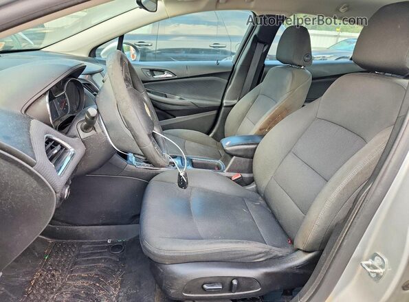 1G1BE5SM9J7117858 2018 CHEVROLET CRUZE Silver Widok deski rozdzielczej