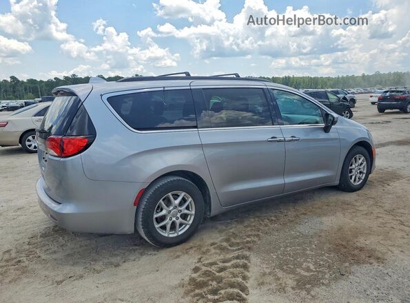 2C4RC1DG7LR182365 2020 CHRYSLER VOYAGER Silver Delantero derecho