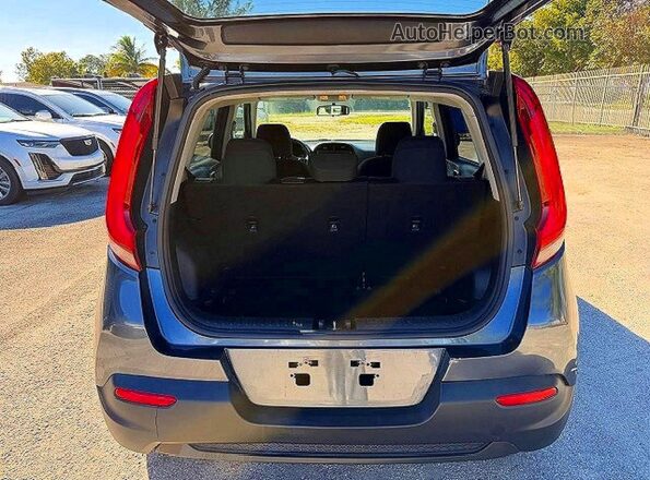 KNDJ23AU7L7011770 2020 KIA SOUL Угольный Вид салона спереди