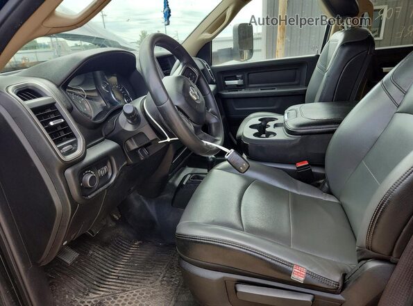 3C7WRTCL6KG671939 2019 RAM 3500 Black Widok deski rozdzielczej