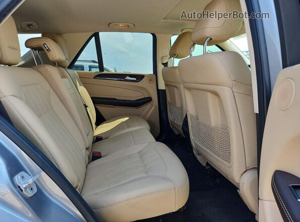 4JGDA5HB1GA707061 2016 MERCEDES-BENZ GLE Silver Rear interior view