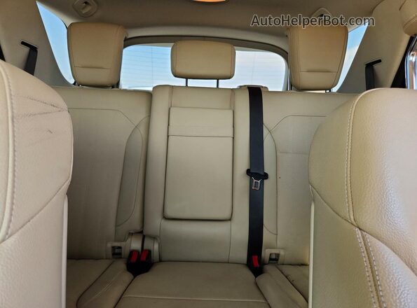 4JGDA5HB1GA707061 2016 MERCEDES-BENZ GLE Silver Rear seats view