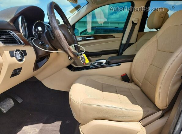 4JGDA5HB2HA818896 2017 MERCEDES-BENZ GLE White Widok wnętrza z przodu