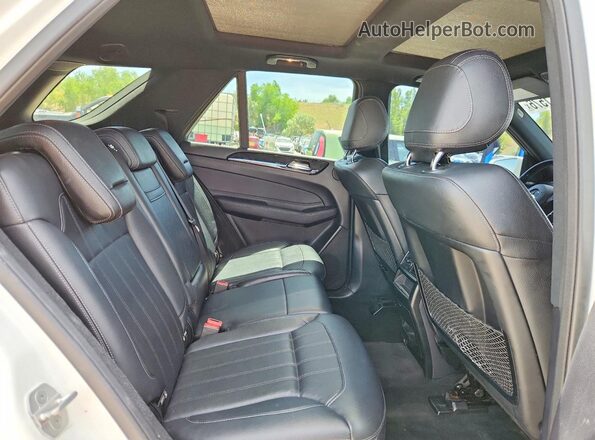 4JGDA5HB4GA802794 2016 MERCEDES-BENZ GLE White Widok wnętrza z tyłu
