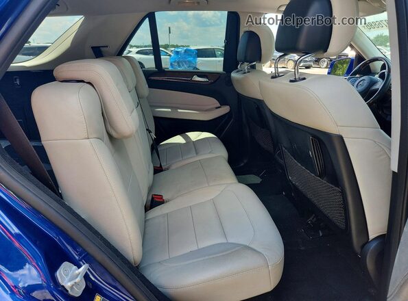 4JGDA5HB5HA840231 2017 MERCEDES-BENZ GLE Blue Widok tylnych siedzeń