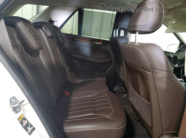 4JGDA5HB8JB066038 2018 MERCEDES-BENZ GLE White Vista de los asientos traseros