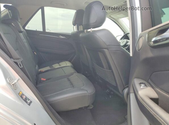 4JGDA5JB0GA689050 2016 MERCEDES-BENZ GLE Silver Widok wnętrza z tyłu