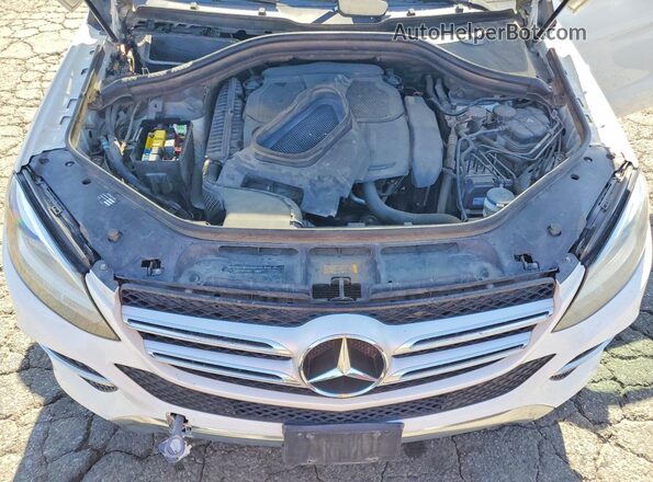 4JGDA5JB2JB148518 2018 MERCEDES-BENZ GLE White Vista del compartimento del motor