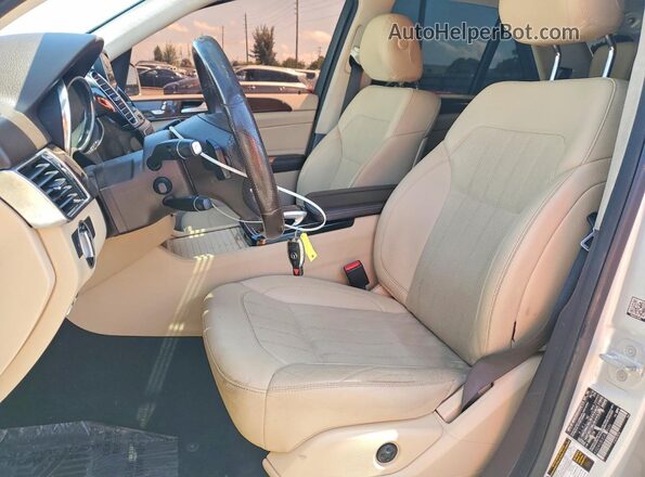 4JGDA5JB3GA788686 2016 MERCEDES-BENZ GLE Silver Widok wnętrza z przodu
