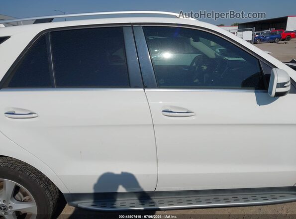 4JGDA5JB8JB099289 2018 MERCEDES-BENZ GLE 350 White Widok wnętrza z tyłu