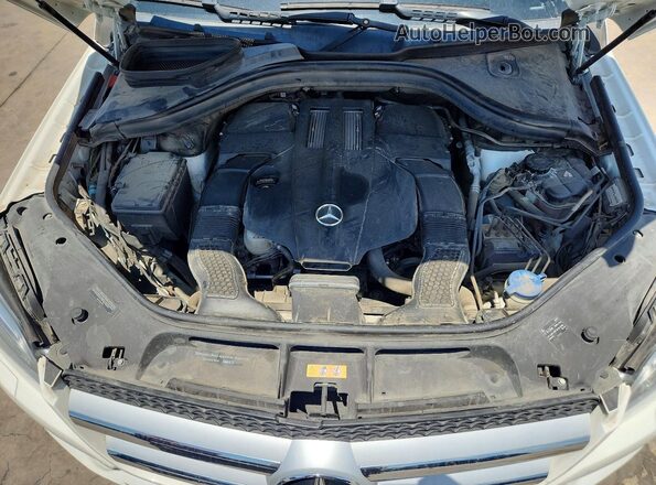 4JGDF6EE4GA670464 2016 MERCEDES-BENZ GL-CLASS White Widok wnętrza z tyłu