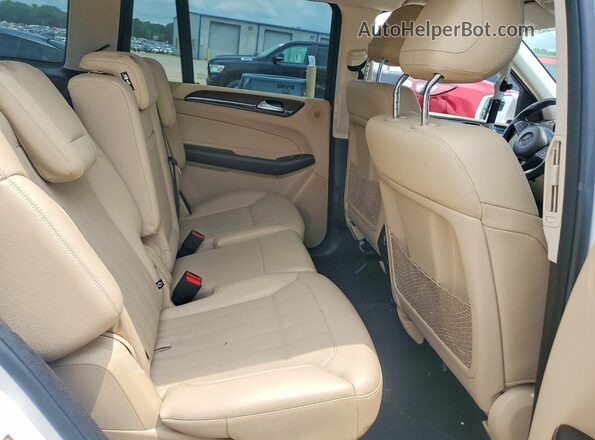 4JGDF6EE4HA896537 2017 MERCEDES-BENZ GLS White Widok wnętrza z tyłu
