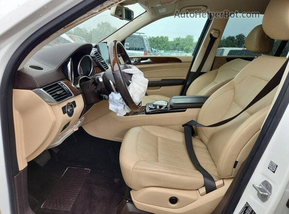 4JGDF6EE4HA963492 2017 MERCEDES-BENZ GLS White Front interior view