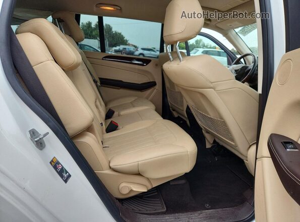 4JGDF6EE4HA963492 2017 MERCEDES-BENZ GLS White Rear interior view
