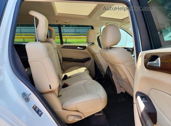 4JGDF6EE6HA848456 2017 MERCEDES-BENZ GLS White Widok tylnych siedzeń
