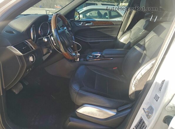 4JGDF7DE3HA754980 2017 MERCEDES-BENZ GLS White Front interior view