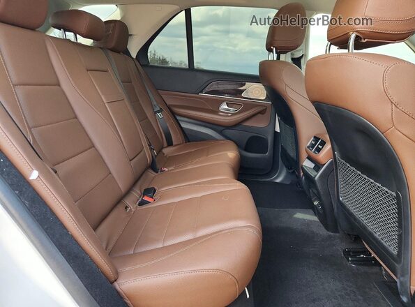 4JGFB4GB2RB105669 2024 MERCEDES-BENZ GLE White Widok wnętrza z tyłu