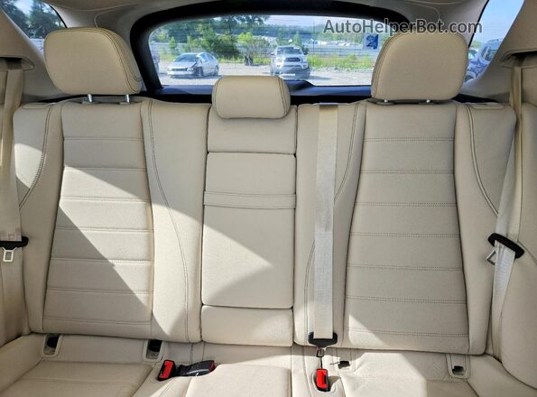 4JGFB4JB3NA688973 2022 MERCEDES-BENZ GLE White Rear seats view