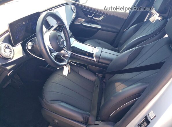 4JGGM2BB8RA045400 2024 MERCEDES-BENZ EQE Silver წინა სალონის ხედი