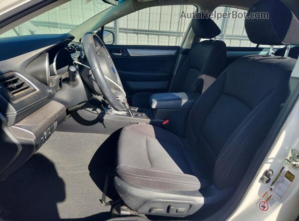 4S3BNAC6XJ3041364 2018 SUBARU LEGACY Белый Вид салона спереди