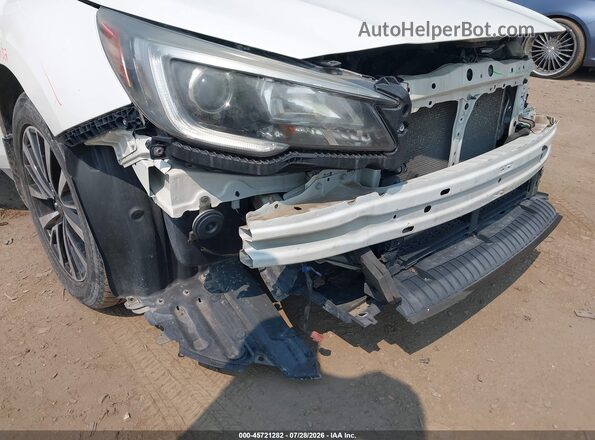 4S3BNAF64J3040495 2018 SUBARU LEGACY White Widok z przodu