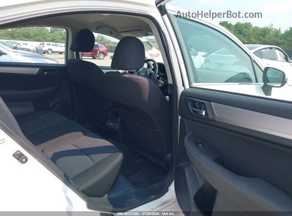 4S3BNAF64J3040495 2018 SUBARU LEGACY White Widok naklejki z numerem VIN