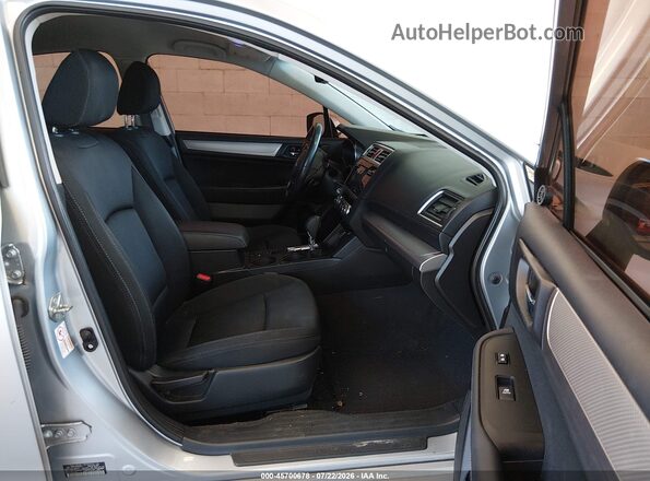 4S3BNAF67H3045572 2017 SUBARU LEGACY Silver Widok wnętrza z przodu