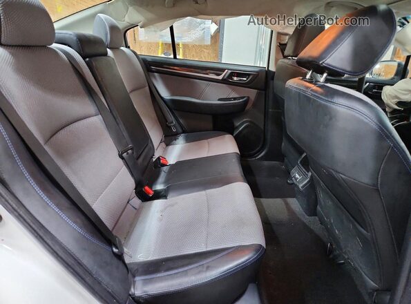 4S3BNAR61J3029904 2018 SUBARU LEGACY White Հետևի նստատեղերի տեսք