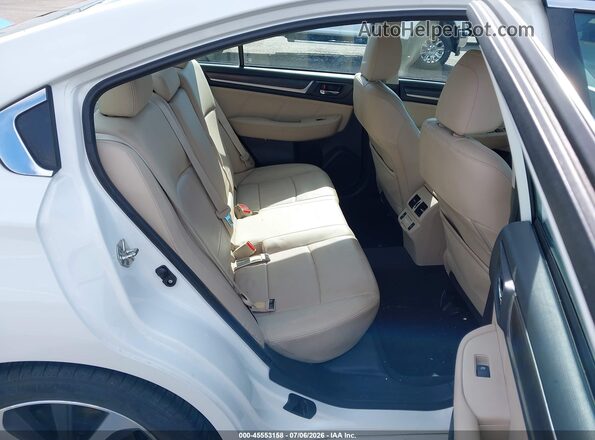 4S3BNEN61J3030046 2018 SUBARU LEGACY White Widok naklejki z numerem VIN