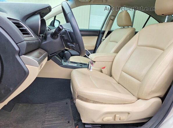 4S3BNEN66H3022888 2017 SUBARU LEGACY Серебряный Вид салона спереди