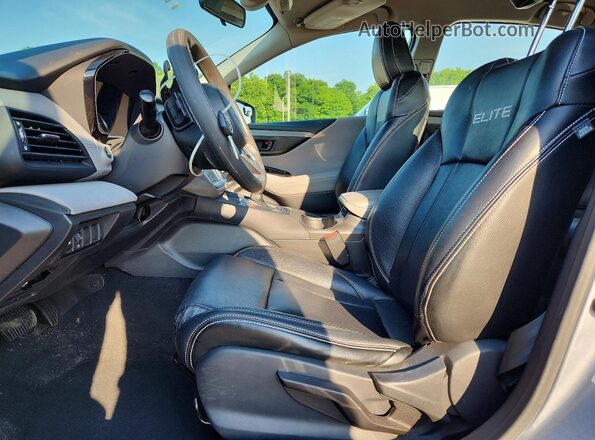 4S3BWAB67L3003933 2020 SUBARU LEGACY Silver Widok wnętrza z przodu