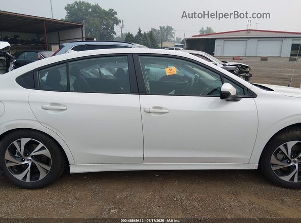 4S3BWAF61S3017609 2025 SUBARU LEGACY White Vista interior trasera