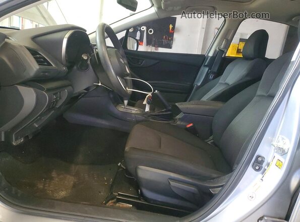 4S3GKAB64H3625852 2017 SUBARU IMPREZA Серебряный Вид салона спереди