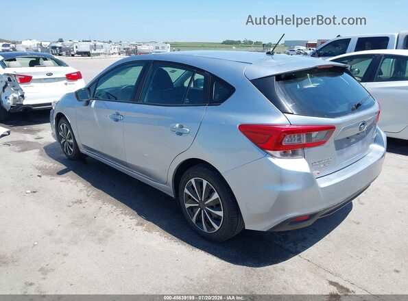 4S3GTAB63N3721917 2022 SUBARU IMPREZA Silver Trasero izquierdo
