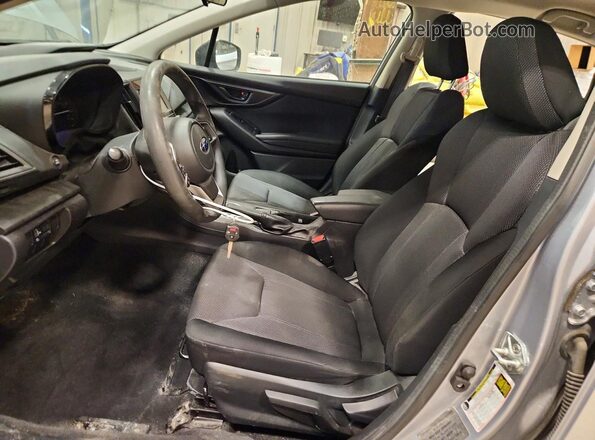 4S3GTAB67N3720902 2022 SUBARU IMPREZA Silver Widok wnętrza z przodu