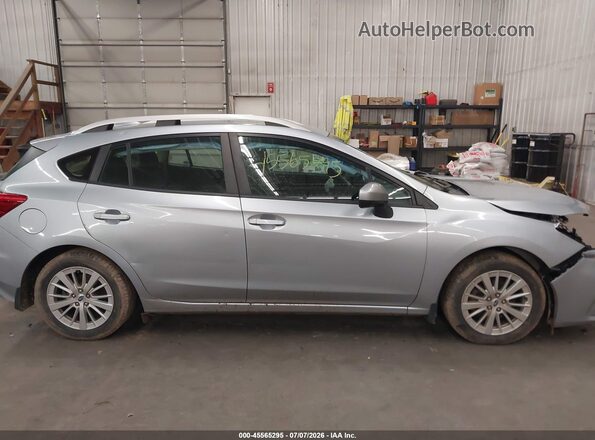 4S3GTAD60J3715810 2018 SUBARU IMPREZA Silver Vista interior trasera