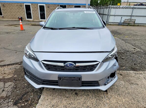 4S3GTAD63M3702005 2021 SUBARU IMPREZA Silver Widok z przodu