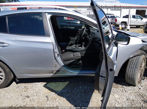 4S3GTAD69J3720715 2018 SUBARU IMPREZA Silver Widok wnętrza z przodu