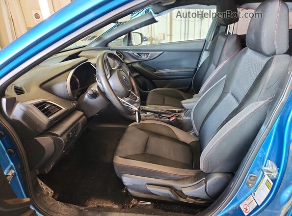 4S3GTAL68J3717192 2018 SUBARU IMPREZA Blue Front interior view
