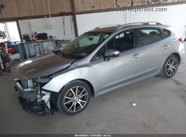 4S3GTAT65H3711683 2017 SUBARU IMPREZA Silver Vista tres cuartos delantera izquierda